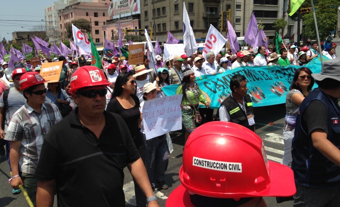 Thousands of marchers demand climate justice at UN climate summit in Lima (Image by Joydeep Gupta)