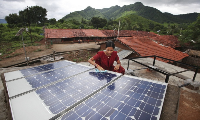 A rooftop solar panel installed by villages (Image by Abbie Trayler-Smith / Panos Pictures / DFID)