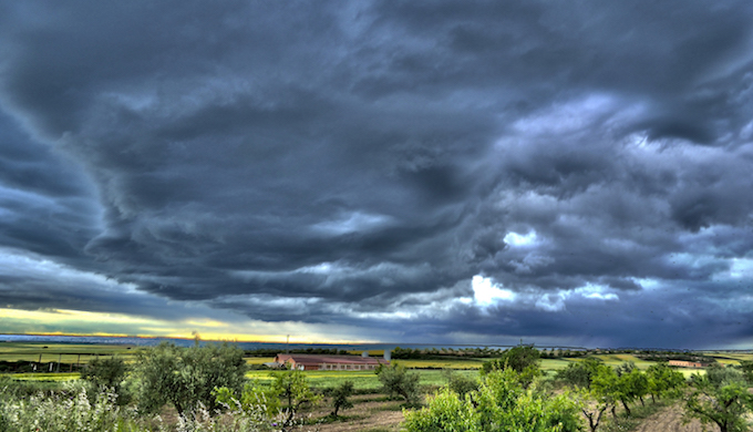 Storm on the horizon (Photo by Javier Ruiz)