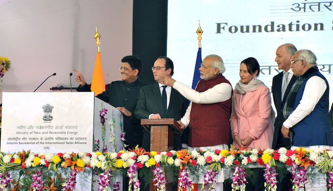 Prime Minister Narendra Modi and French President François Hollande at the inauguration of the International Solar Alliance secretariat in Gurgaon on the outskirts of Delhi. (Photo by Government of India)
