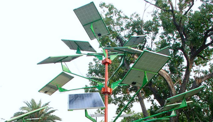 The experimental solar tree installed in New Delhi. (Photo by Central Mechanical Engineering Research Institute)