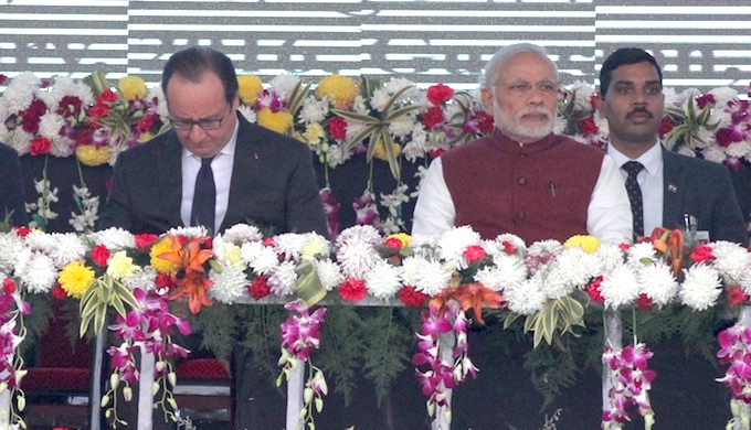 French President François Hollande and Prime Minister Narendra Modi at the foundation stone laying ceremony for the International Solar Alliance secretariat in January 2016. (Photo by ISA)