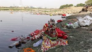 Idols among the garbage and the polluted waters of the Yamuna at Kalindi Kunj in New Delhi (Photo by Richa Singh)