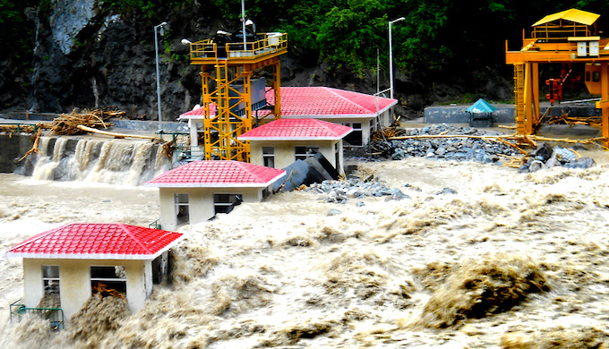 In 2013, water surged over the 55ft high Vishnuprayag hydroelectric project in Uttarakhand (Photo by Ganga Matu Jansangthan)