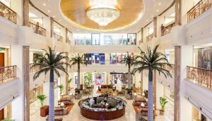 Opulent malls cater to the wealthy in India, who are causing much more emissions than the rest (Photo by Alamy)